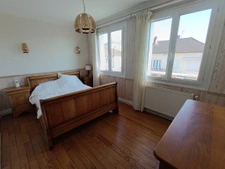 Maison de bourg   90 m2   Jardin 400 m2   Centre de Loué