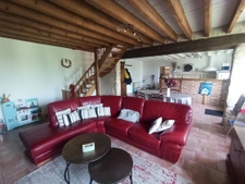 Fermette sur 12000m2 de terrain, dépendances