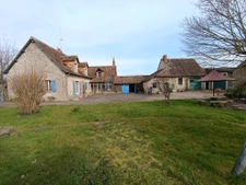 maison de caractère et dépendances à la campagne