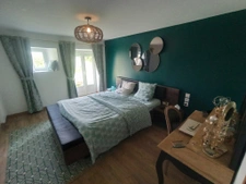 Fermette sur 12000m2 de terrain, dépendances