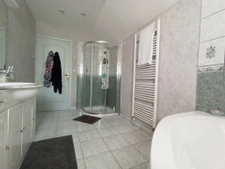 Au calme, 3500 m2 de terrain, 230m2, 3 chambres