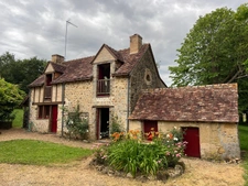 Propriété, gîte possible bord de rivière 2 ha de terrain
