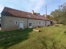 Fermette sur 12000m2 de terrain, dépendances