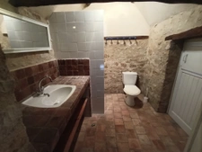 Propriété, gîte possible bord de rivière 2 ha de terrain