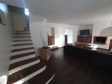 Vaste maison de bourg, 4 chambres, très joli jardin