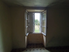 Maison à restaurer sur terrain de 1900m2