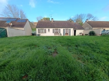 Plain-pied, 3 chambres, 1300m2 de terrain bord de rivière