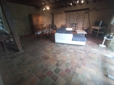 Fermette sur 3.5 ha de terrain, grande dépendances 