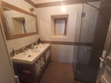 Fermette sur 3.5 ha de terrain, grande dépendances 