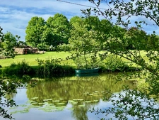 Propriété, gîte possible bord de rivière 2 ha de terrain