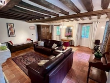 Propriété, gîte possible bord de rivière 2 ha de terrain