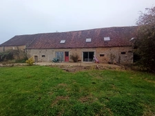 Fermette sur 3.5 ha de terrain, grande dépendances 