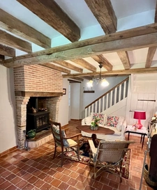 Propriété, gîte possible bord de rivière 2 ha de terrain