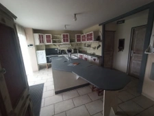 Fermette sur 3.5 ha de terrain, grande dépendances 