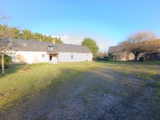 Propriété calme absolu sur près de 5 hectares de terres