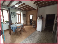 Maison 3 chambres sur 1728m2 de terrain, dépendances