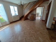 Maison de bourg   90 m2   Jardin 400 m2   Centre de Loué