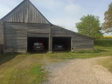 Fermette sur 12000m2 de terrain, dépendances