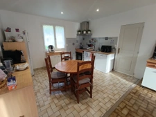 Plain-pied, 3 chambres, 1300m2 de terrain bord de rivière