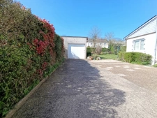 Maison de bourg   90 m2   Jardin 400 m2   Centre de Loué