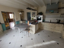 maison de caractère et dépendances à la campagne