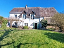 Maison de village grand jardin et garage