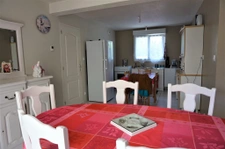 Contemporaine  de 2011, 4 chambres, terrain de 848m2.