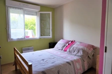 Contemporaine  de 2011, 4 chambres, terrain de 848m2.