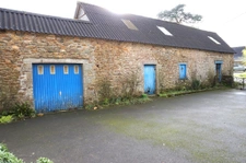 Maison en pierre, 1074m2 de terrain, dépendances.