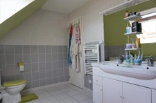 Contemporaine  de 2011, 4 chambres, terrain de 848m2.