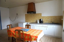 Maison en pierre, 1074m2 de terrain, dépendances.