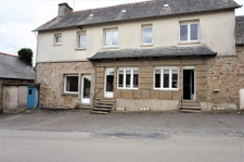 Maison de bourg, 130m2, à rénover. 