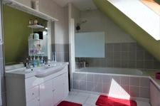 Contemporaine  de 2011, 4 chambres, terrain de 848m2.