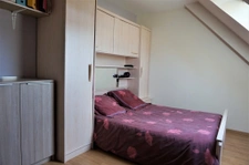 Contemporaine  de 2011, 4 chambres, terrain de 848m2.