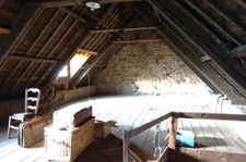 Maison en pierre, 1074m2 de terrain, dépendances.