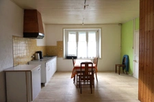 Maison en pierre, 1074m2 de terrain, dépendances.