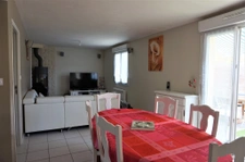 Contemporaine  de 2011, 4 chambres, terrain de 848m2.