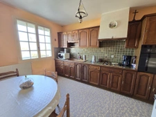 Maison sur sous-sol avec jardin   Gastines