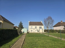 Maison sur sous-sol avec jardin   Gastines
