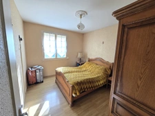 Maison sur sous-sol avec jardin   Gastines