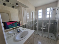 Maison sur sous-sol avec jardin   Gastines