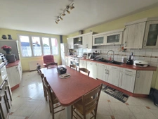 Maison 4 chambres avec sous-sol, hangar et jardin 