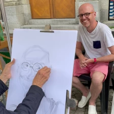 ? Autodérision et autocritique, la même chose ? ?