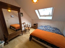 Belle maison, grande pièce de vie, 5 chambres.