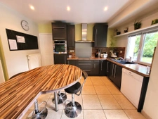 Maison de 6 chambres + Grandes dépendances au centre de Gran