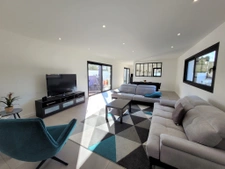  Maison Contemporaine de 2020, 4 chambres, une Piscine.