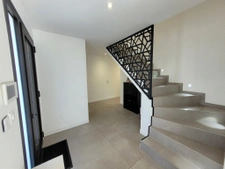  Maison Contemporaine de 2020, 4 chambres, une Piscine.