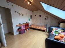 Belle maison, grande pièce de vie, 5 chambres.