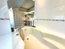 Superbe maison aux grands volumes, avec piscine.