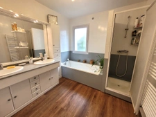 Maison de 6 chambres + Grandes dépendances au centre de Gran